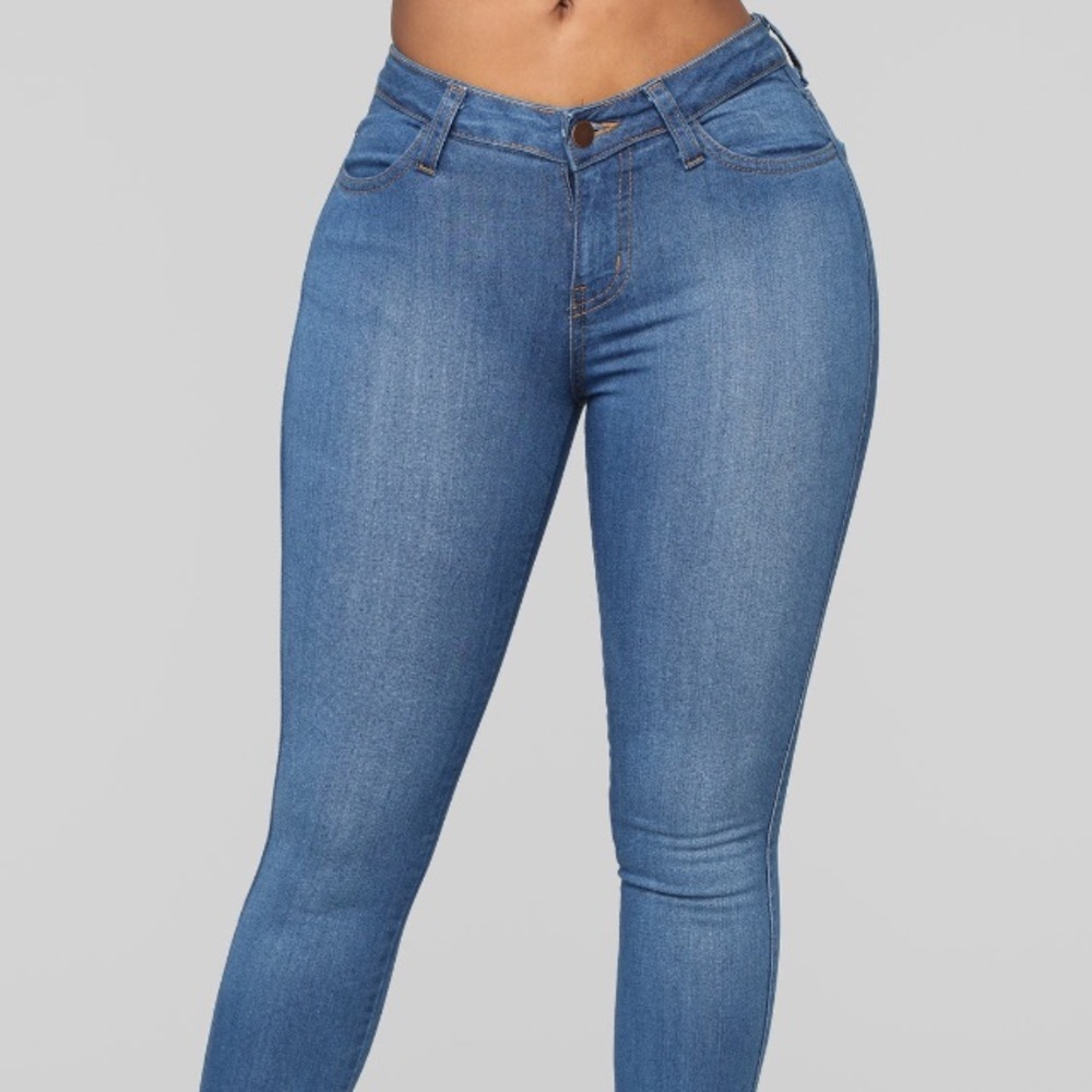 Fashion nova classic jeans size five